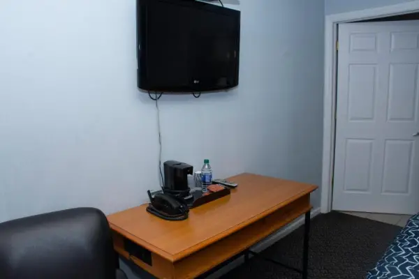 At 9 Motel 9